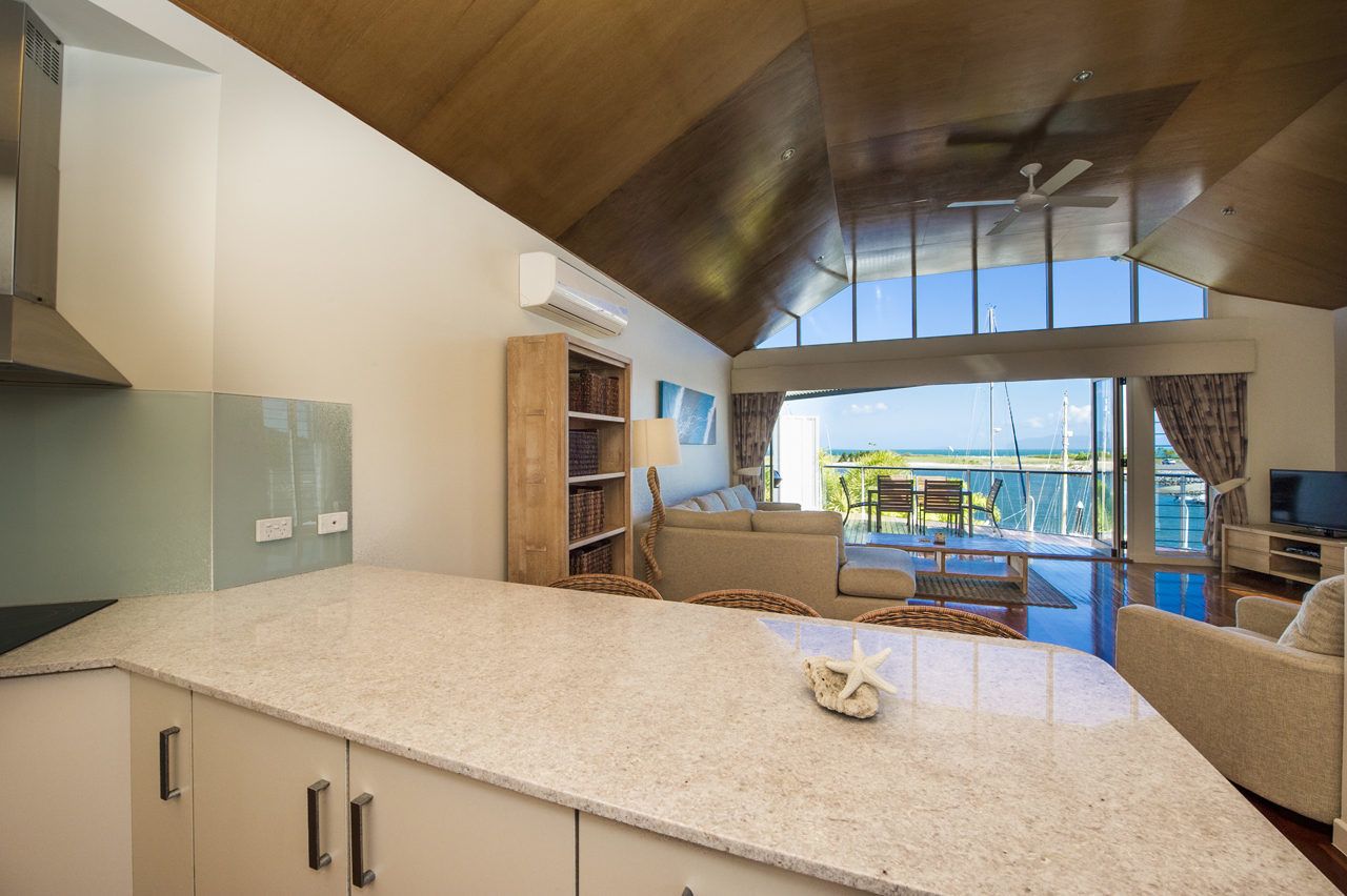 Family Townhome, 3 Bedrooms, Pool Access, Marina View | Private kitchen | Full-size fridge, microwave, oven, stovetop