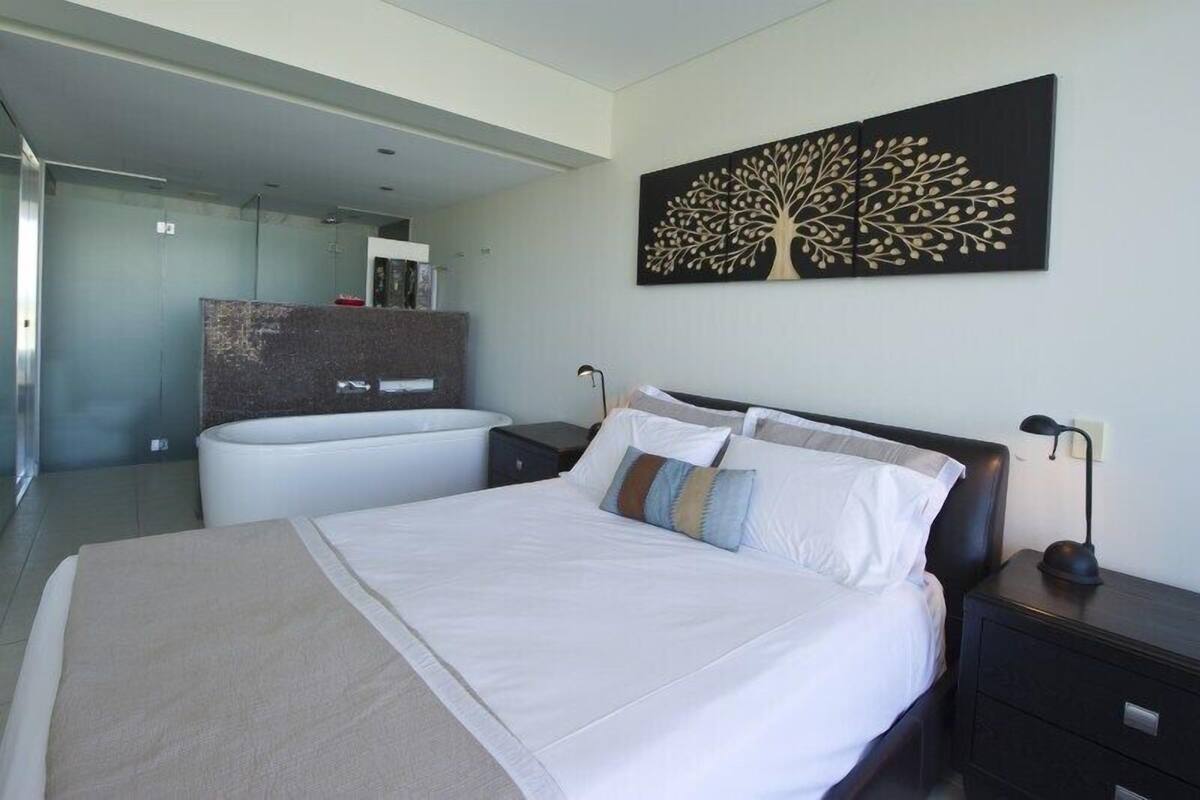 Departamento superior, 3 habitaciones, acceso a la alberca, vista a la marina | 3 habitaciones, tabla de planchar con plancha y ropa de cama