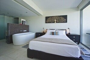 Superior Apartment, 3 Bedrooms, Pool Access, Marina View