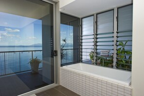 Superior Apartment, 3 Bedrooms, Pool Access, Ocean View | Bathroom