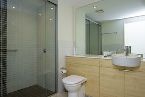 Classic Room, 1 Bedroom, Pool Access, Marina View | Bathroom