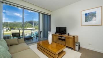Classic Room, 1 Bedroom, Pool Access, Marina View | Living room | TV, DVD player