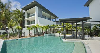 Blue On Blue Studio Room 1322