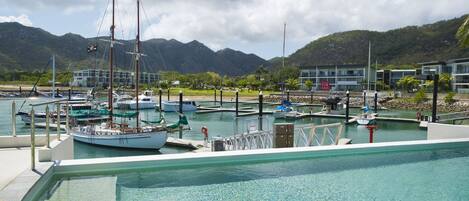 2 piscines extérieures