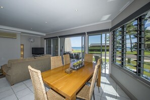 In-room dining - Magnetic Docks Townhouse 9 (Nelly Bay)