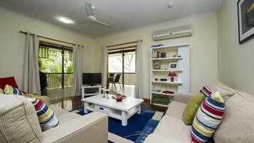 Rumah Keluarga, 3 kamar tidur, balkon, pemandangan kebun | Ruang keluarga | TV dan pemutar DVD