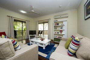 Family House, 3 Bedrooms, Balcony, Garden View | Living room