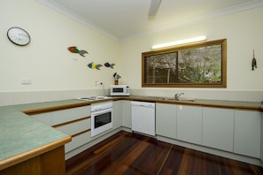 Family House, 3 Bedrooms, Balcony, Garden View | Private kitchen | Full-size fridge, microwave, oven, stovetop