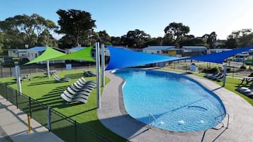 2 outdoor pools, pool loungers