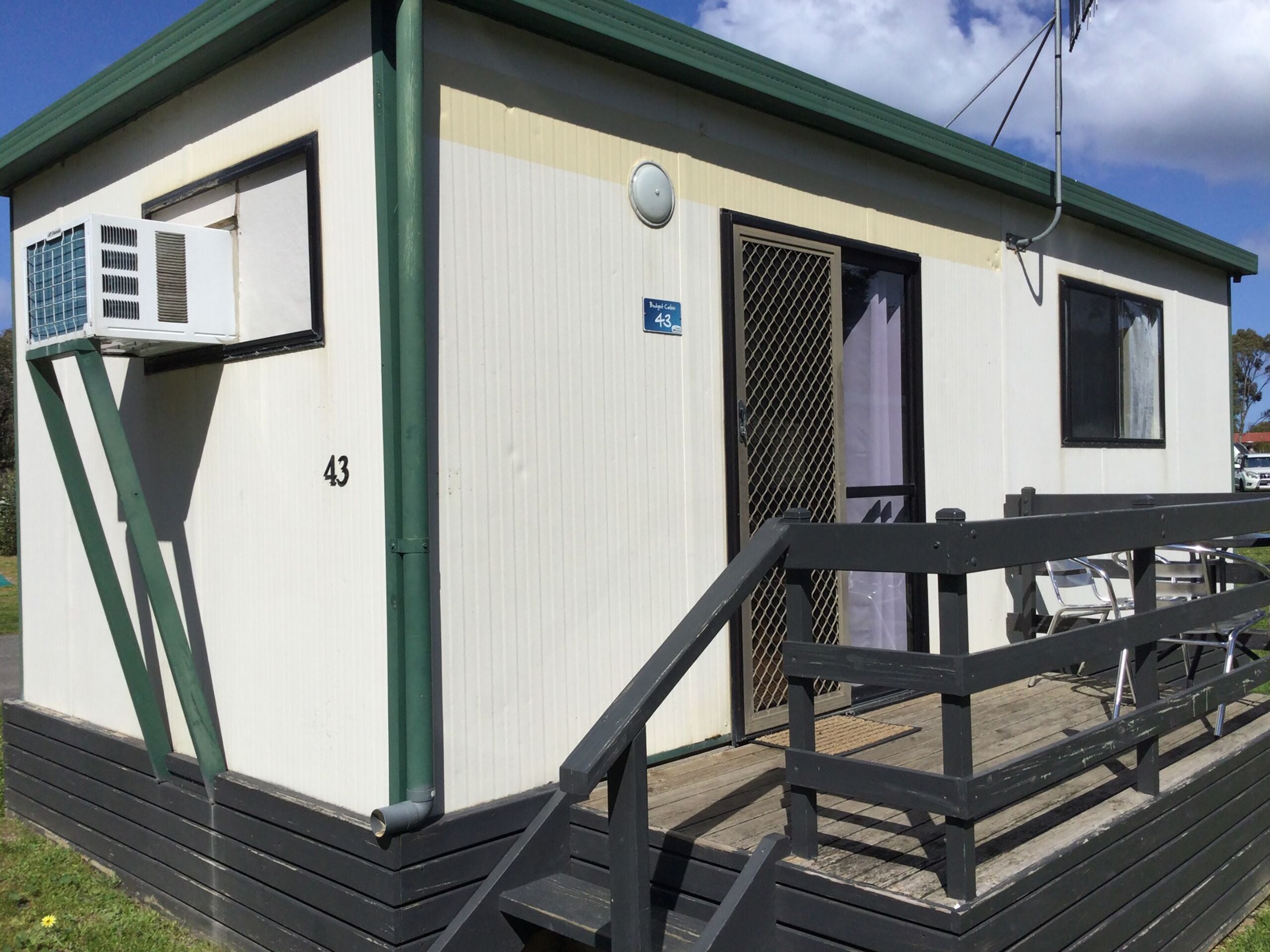 Economy 1 Bedroom Cabin - Pet Friendly | Balcony