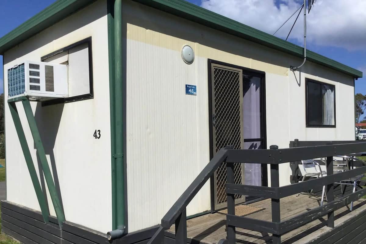 Economy Cabin - Pet Friendly | Balcony