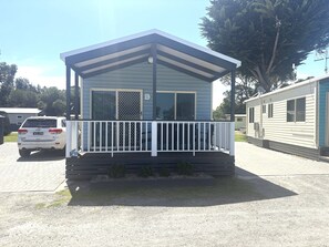 Deluxe Poolside 2 Bedroom Cabin | Terrasse/patio