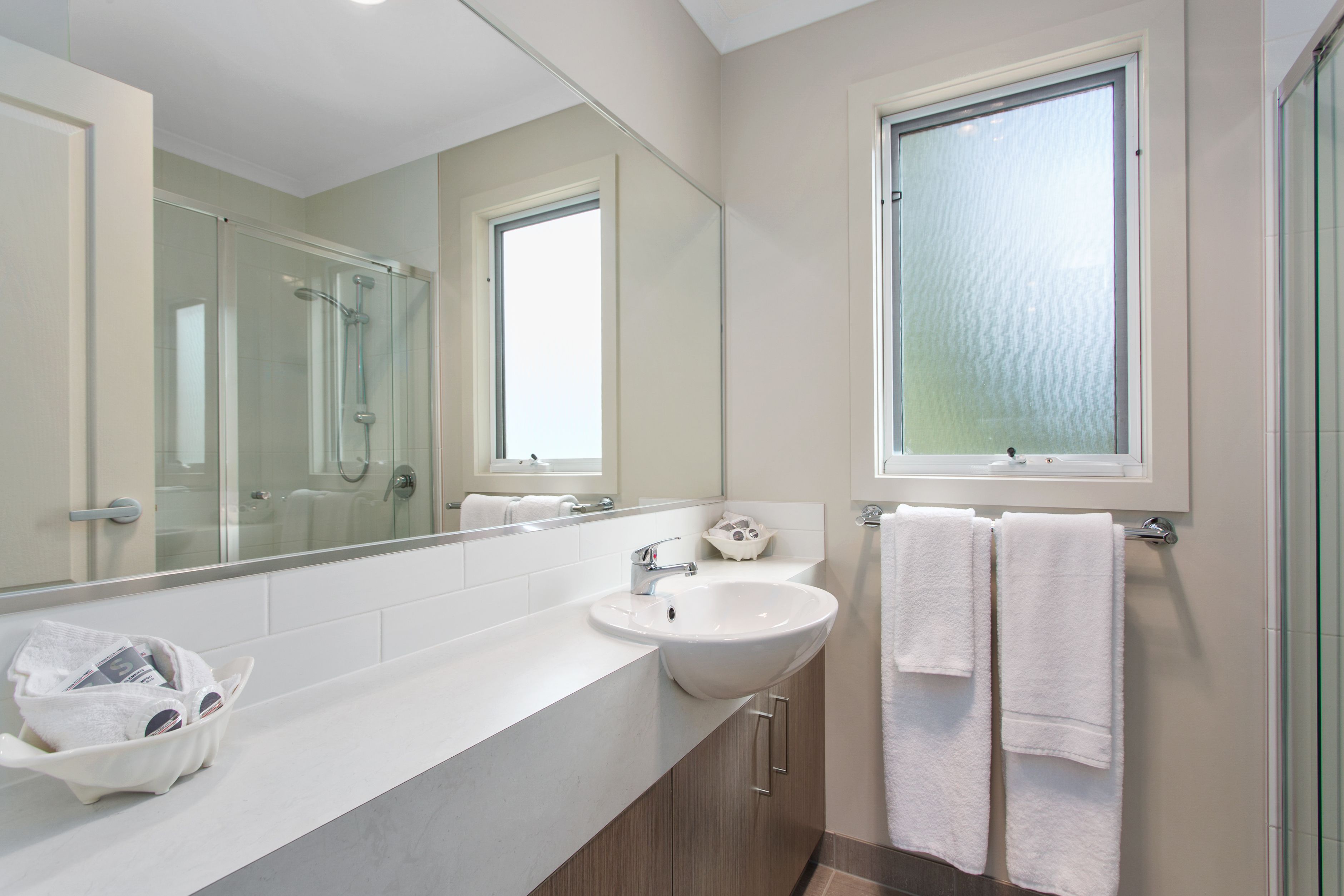 Superior 3 Bedroom Cabin | Bathroom sink
