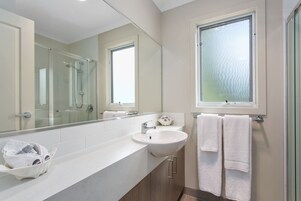 Superior 3 Bedroom Cabin | Lavabo del cuarto de baño