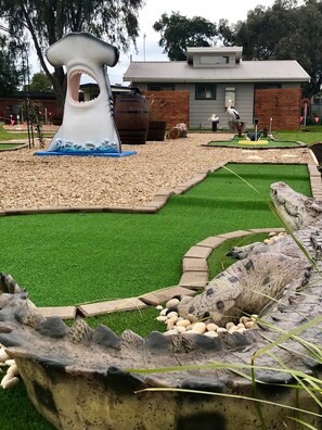 Mini-golf - Victor Harbor Holiday Park (Victor Harbor)