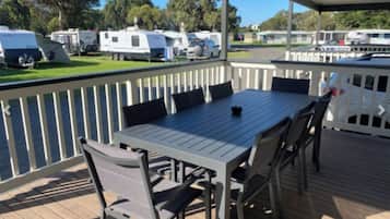 Deluxe Poolside 3 Bedroom Cabin | Terrasse/Patio