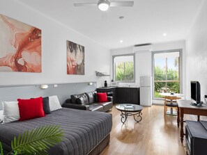 Cottage Units | Iron/ironing board, free WiFi, bed sheets - Blue Lake Holiday Park  (Mount Gambier)