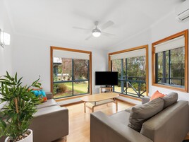 3 Bedroom Bungalow | Living area