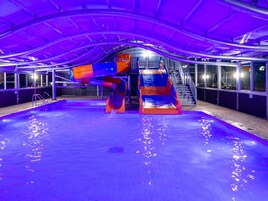 室内游泳池