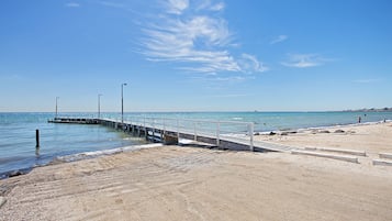 Una spiaggia nelle vicinanze