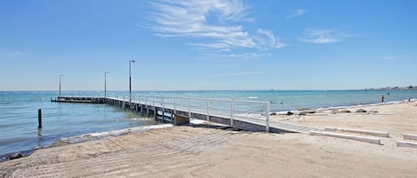 Una spiaggia nelle vicinanze