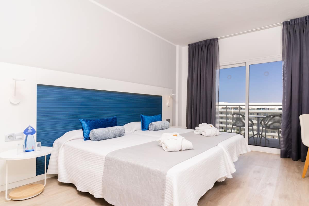 1 bedroom, in-room safe, desk, blackout curtains