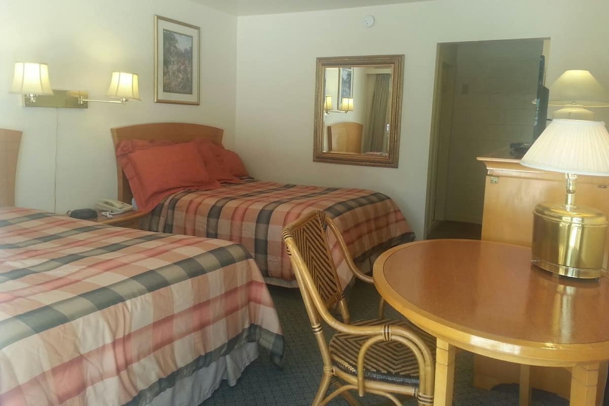 Standard Double Room, 2 Katil Kelamin (Double) | Meja, Wi-fi percuma, cadar katil