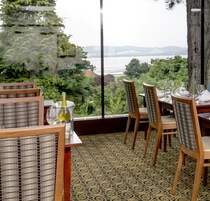 Σερβίρεται πρωινό, μεσημεριανό και βραδινό, με τοπική κουζίνα 