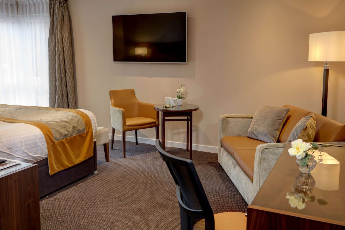 Suite, 1 King Bed, Non Smoking | 1 bedroom, premium bedding, desk, laptop workspace
