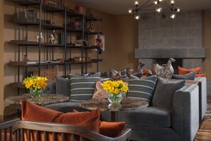 Coin salon dans le hall