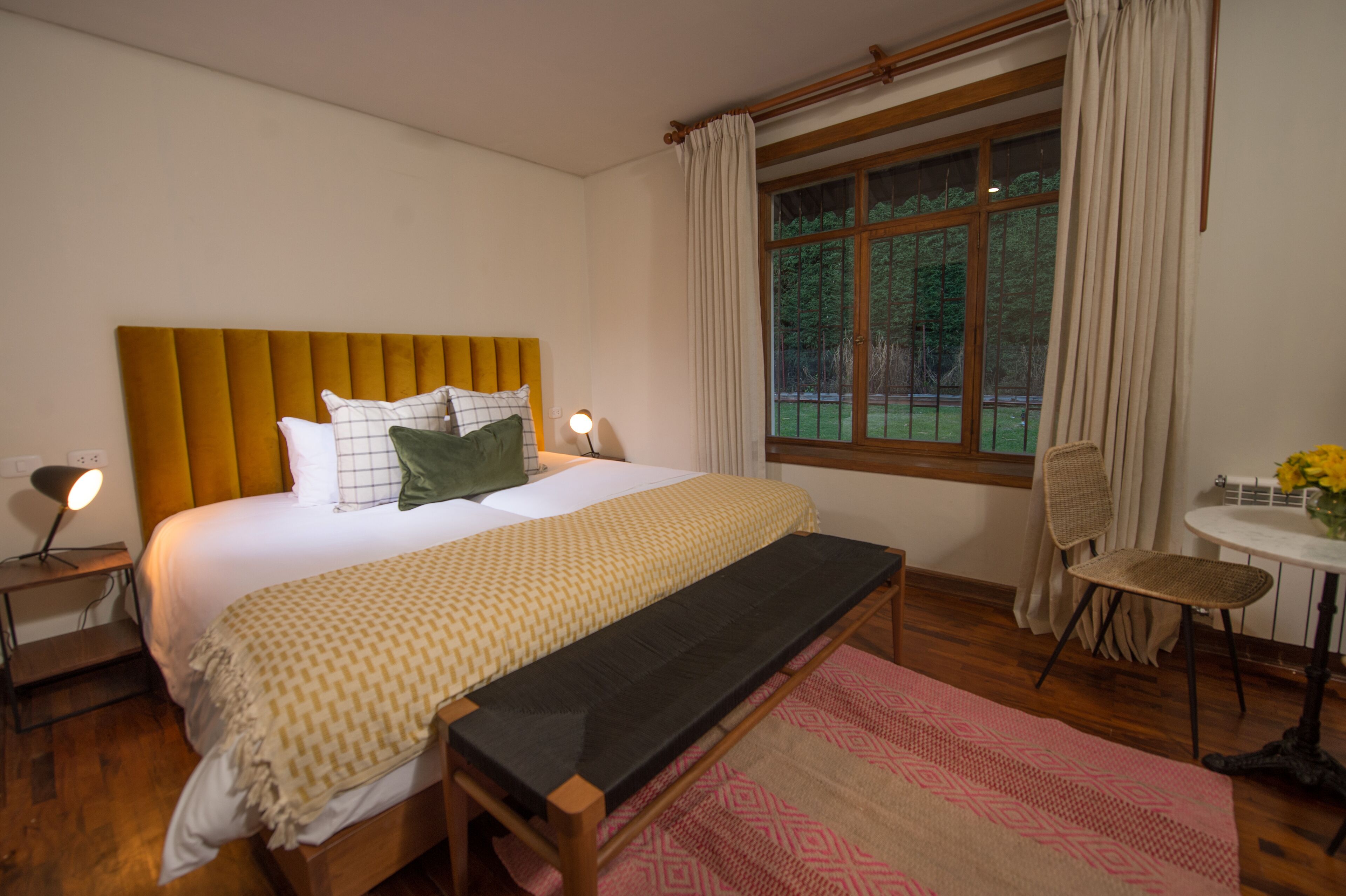 egyptian cotton sheets, premium bedding, pillow-top beds, in-room safe