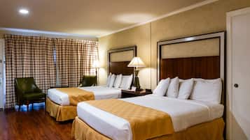 Ropa de cama de alta calidad, escritorio y cortinas blackout