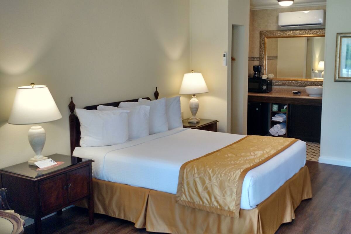Ropa de cama de alta calidad, escritorio y cortinas blackout 