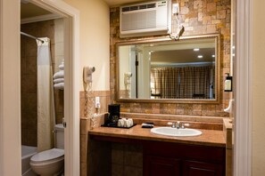 Bathroom sink - Townsend Gateway Inn (Townsend)