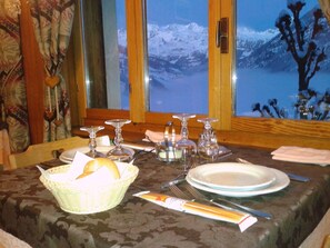 Lunch and dinner served, local cuisine - Hotel Alpe Fleurie (Ayas)