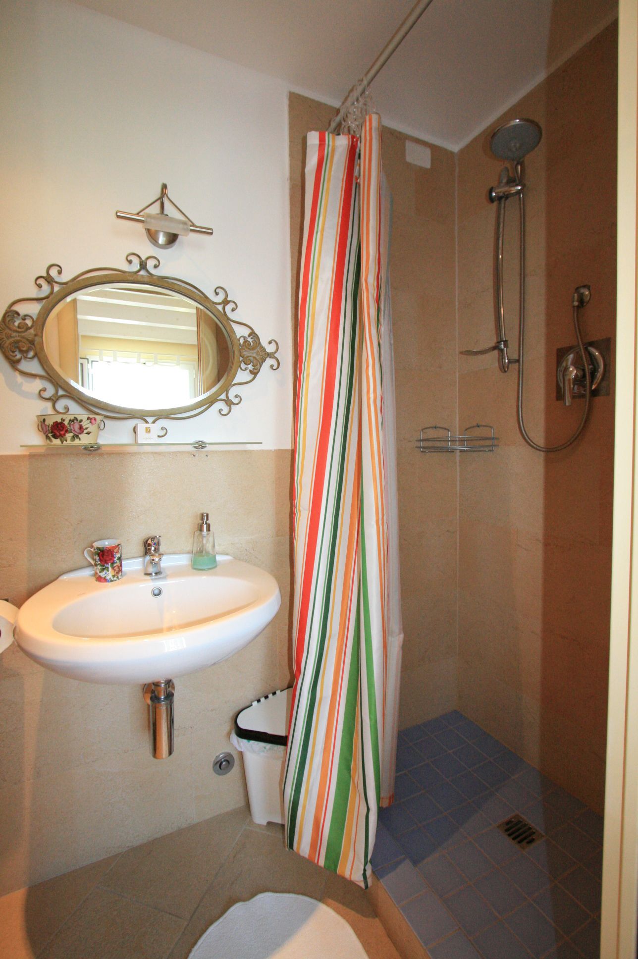 Standard-Doppelzimmer | Badezimmer | Dusche, Haartrockner, Bidet, Handtücher