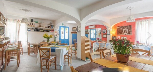 Free daily local cuisine breakfast