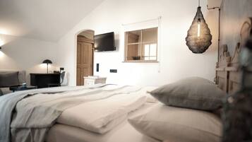 Family Suite, 2 Bedrooms, Balcony (Siasses Sophal) | 2 bedrooms, premium bedding, down comforters, in-room safe