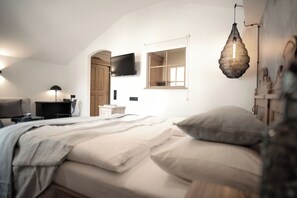 Family Suite, 2 Bedrooms, Balcony (Siasses Sophal)