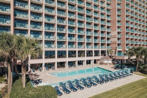 Piscina coperta, piscina all'aperto