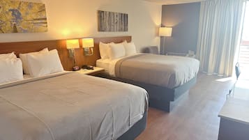 Habitación, 2 camas dobles, no fumadores (Efficiency) | Escritorio, espacio para trabajar con un portátil, cortinas opacas