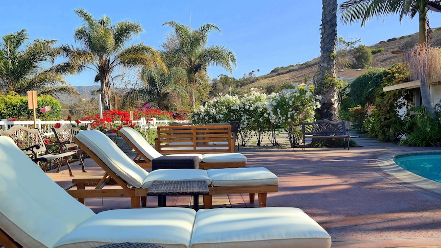 Malibu Country Inn