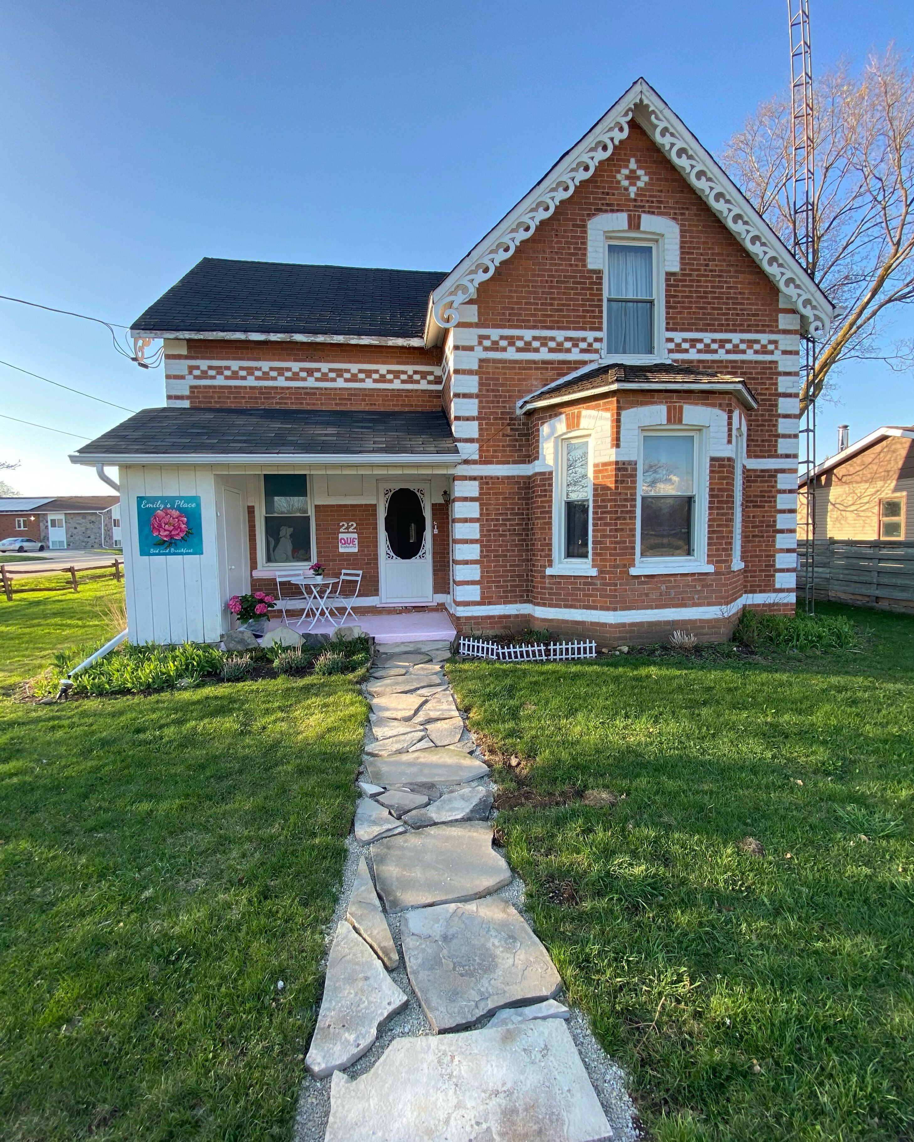 Vista frontal de la propiedad