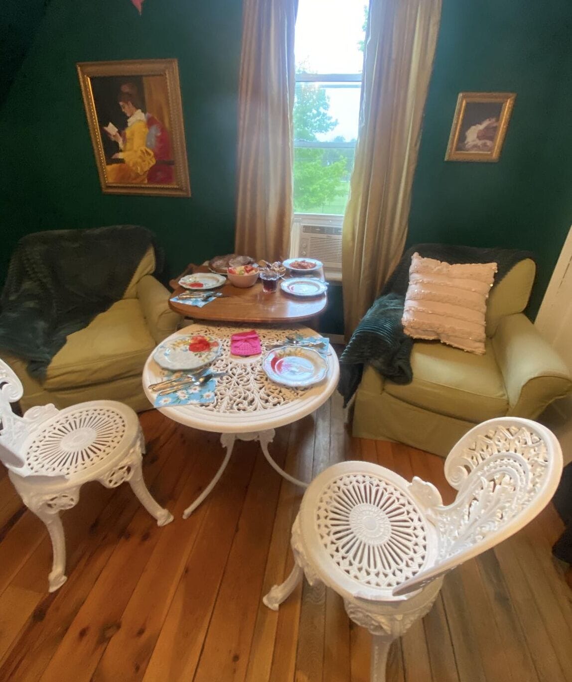 Serenity Room (1 Queen Bed) | Free WiFi, bed sheets