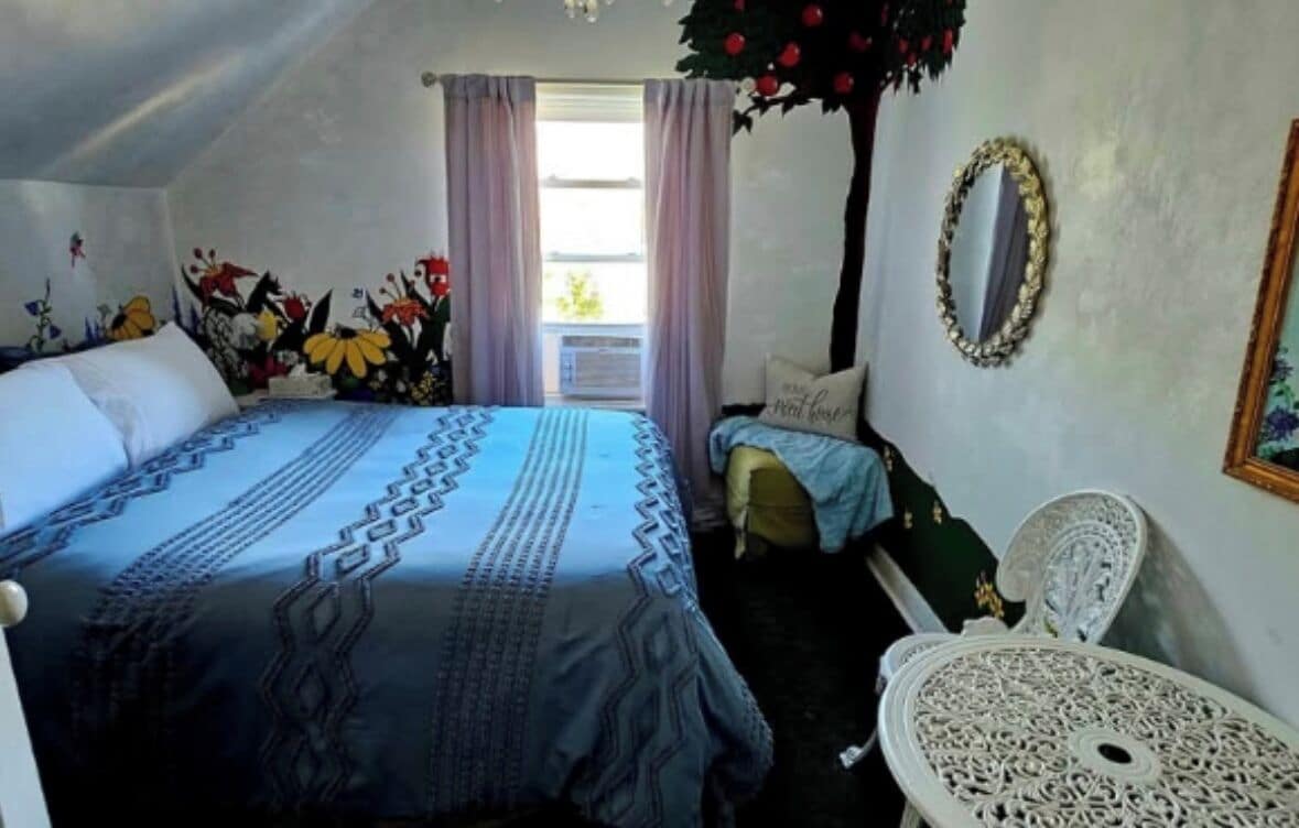 واي فاي مجانًا وملاءات أسرّة