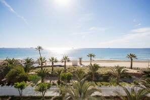 Beach nearby, white sand - Grand Palladium White Island Resort & Spa - All Inclusive (Sant Josep de sa Talaia)