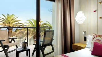 Deluxe Room (Seafront View)