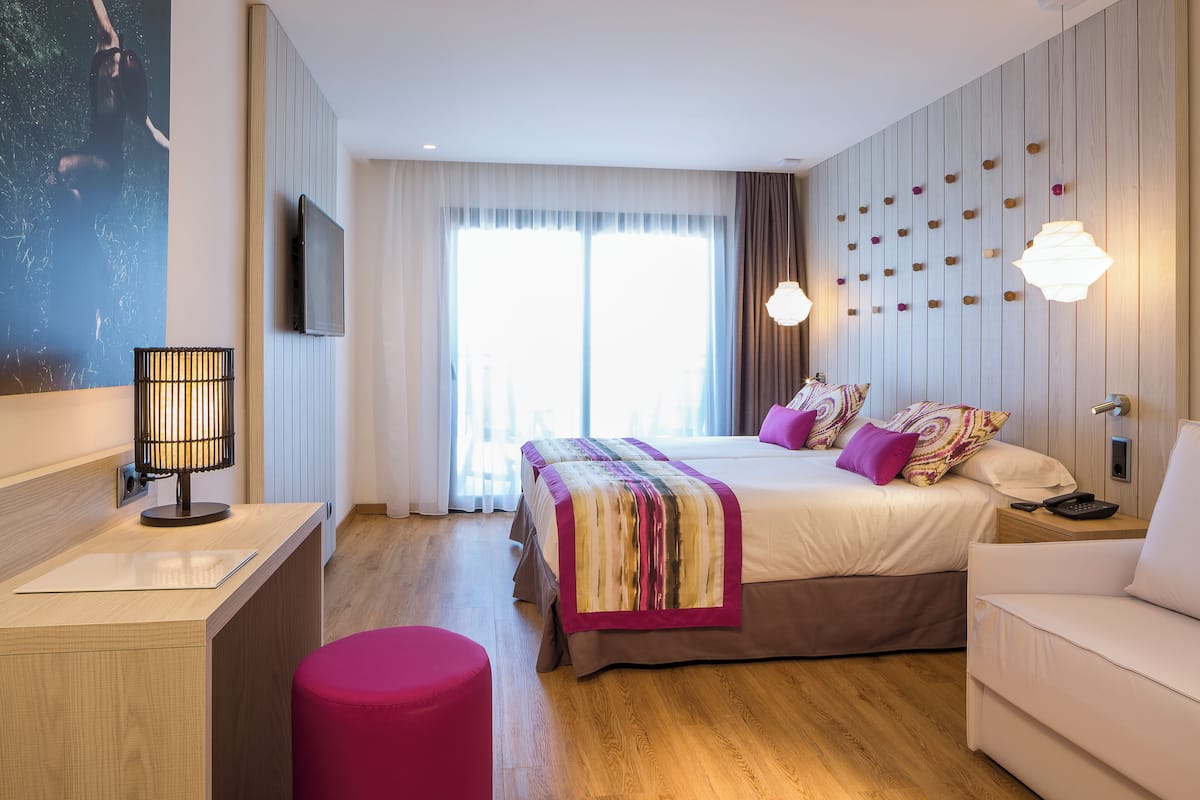 Premium bedding, memory foam beds, minibar, in-room safe