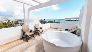 Quarto luxo, terraço (Jacuzzi) | 1 quarto, roupas de cama premium
