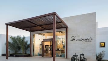 Sauna, hot tub, steam room, body treatments, hydrotherapy, facials